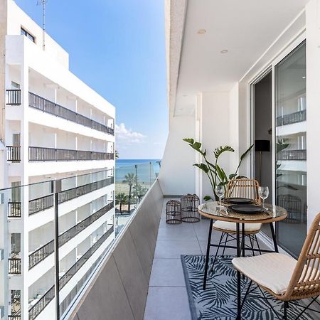 Beach Daze 1-Br Apt By Finikoudes Beach Ларнака Екстер'єр фото
